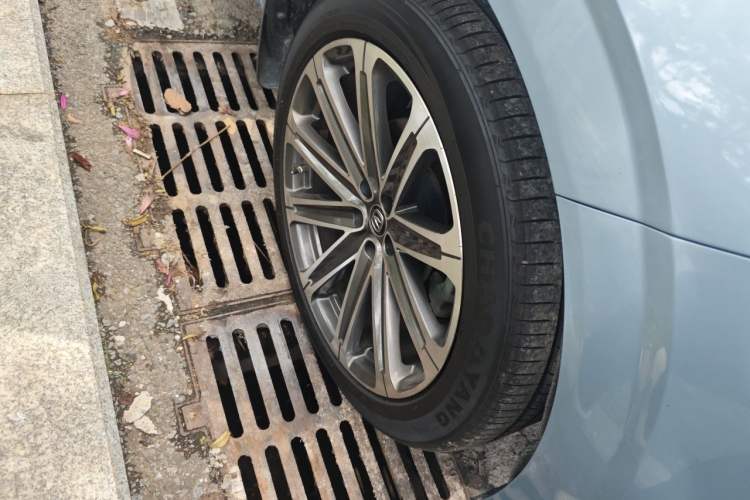 Used CHANGAN UNI-K 2021 2.0T Prestige Edition Right Front Wheel Hub