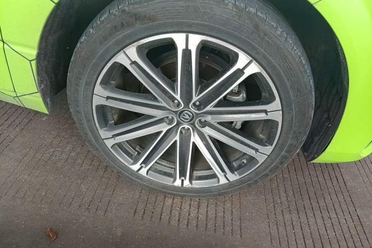 Used CHANGAN UNI-K 2021 2.0T All-Wheel Drive Prestige Version Right Front Wheel Hub