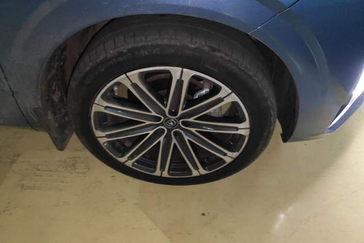 Used CHANGAN UNI-K 2021 2.0T All-Wheel Drive Prestige Version Right Front Wheel Hub