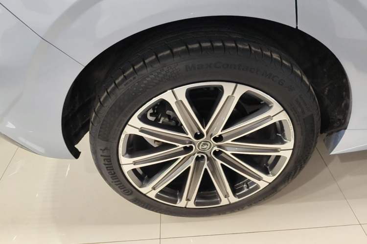 Used CHANGAN UNI-K 2021 2.0T All-Wheel Drive Prestige Version Right Rear Wheel Hub