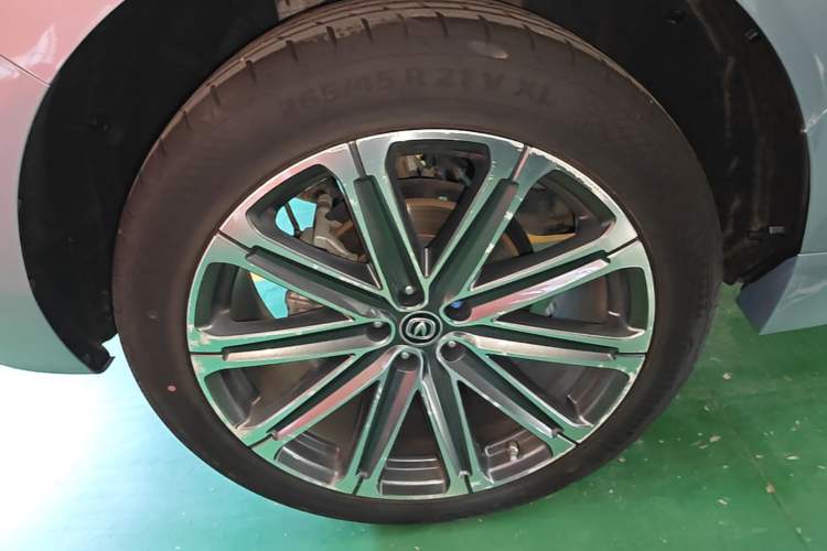 Used CHANGAN UNI-K 2021 2.0T All-Wheel Drive Prestige Version Right Rear Wheel Hub