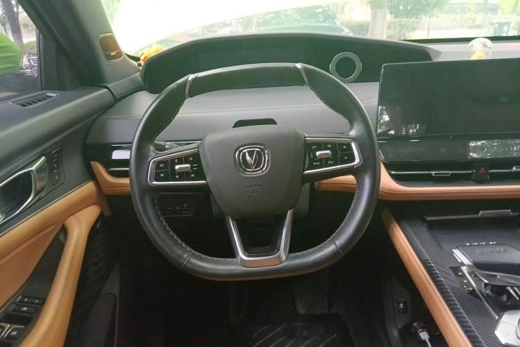 Used CHANGAN UNI-K 2021 2.0T All-Wheel Drive Prestige Version Steering Wheel
