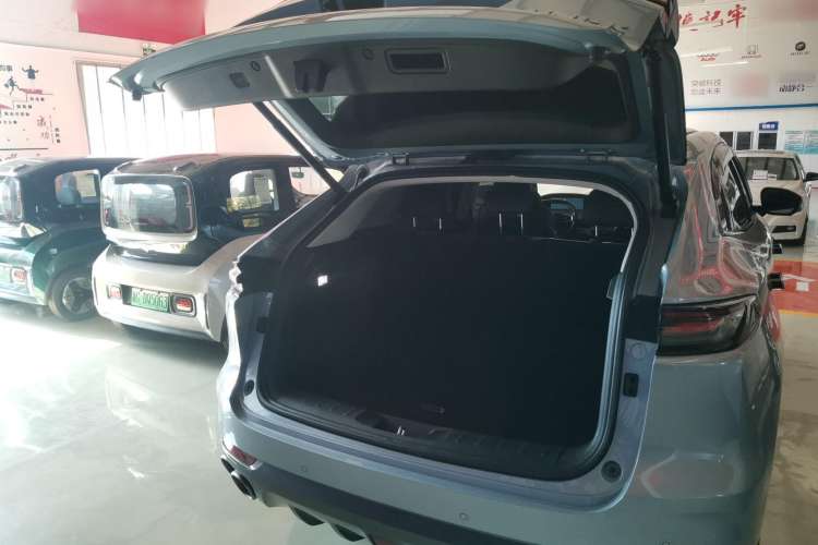 Used CHANGAN UNI-K 2021 2.0T All-Wheel Drive Prestige Version Trunk