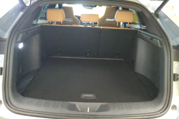 Used CHANGAN UNI-K 2021 2.0T All-Wheel Drive Prestige Version Trunk