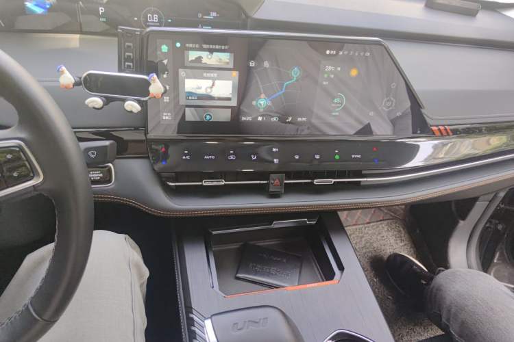 Used CHANGAN UNI-K 2021 2.0T Luxury Version Audio And AC Panel
