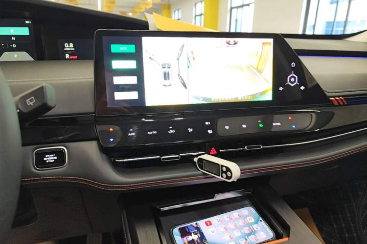 Used CHANGAN UNI-K 2021 2.0T All-Wheel Drive Prestige Version Audio And AC Panel