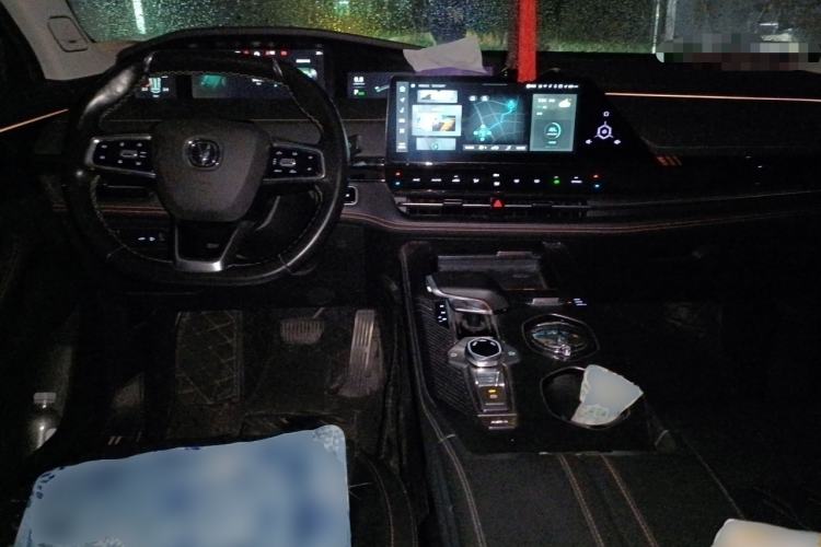 Used CHANGAN UNI-K 2021 2.0T All-Wheel Drive Prestige Version Center Console