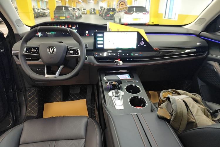 Used CHANGAN UNI-K 2021 2.0T All-Wheel Drive Prestige Version Center Console
