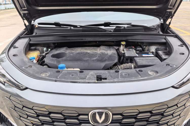 Used CHANGAN UNI-K 2021 2.0T All-Wheel Drive Prestige Version Engine Bay
