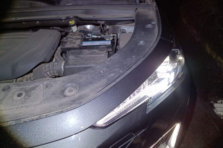 Used CHANGAN UNI-K 2021 2.0T All-Wheel Drive Prestige Version Engine Bay Left