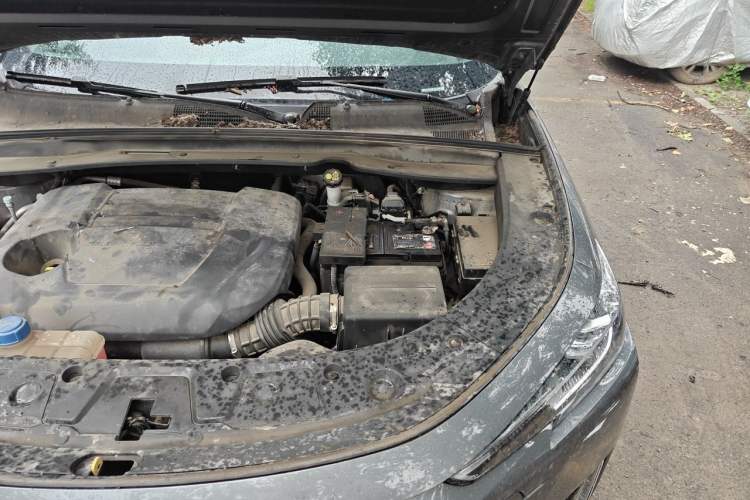 Used CHANGAN UNI-K 2021 2.0T All-Wheel Drive Prestige Version Engine Bay Left