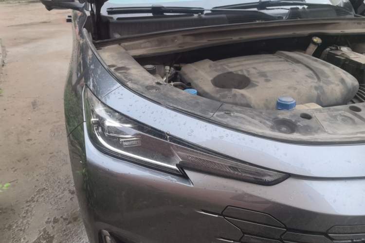 Used CHANGAN UNI-K 2021 2.0T Prestige Edition Engine Bay Right