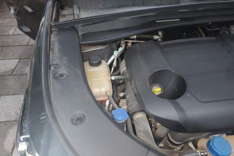 Used CHANGAN UNI-K 2021 2.0T Luxury Version Engine Bay Right