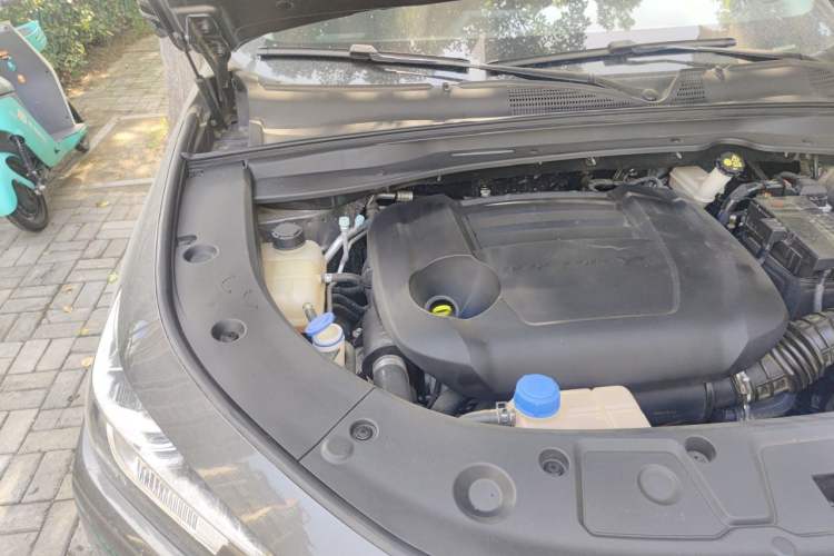 Used CHANGAN UNI-K 2021 2.0T Luxury Version Engine Bay Right