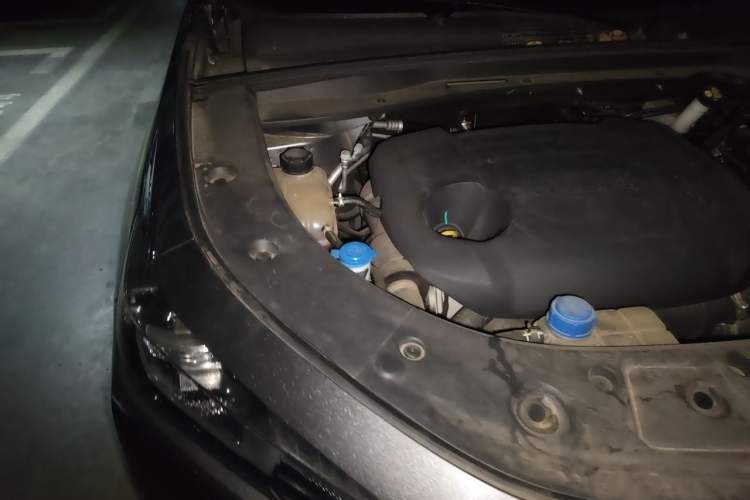 Used CHANGAN UNI-K 2021 2.0T Prestige Edition Engine Bay Right