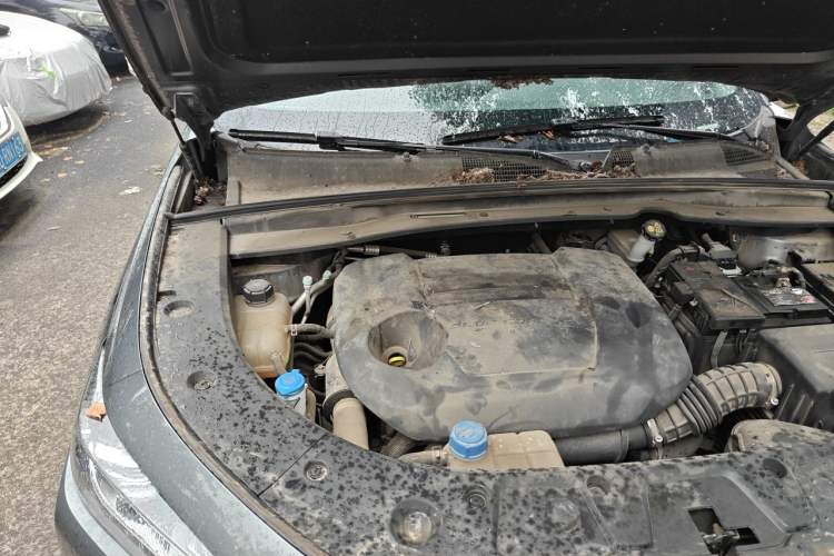 Used CHANGAN UNI-K 2021 2.0T All-Wheel Drive Prestige Version Engine Bay Right