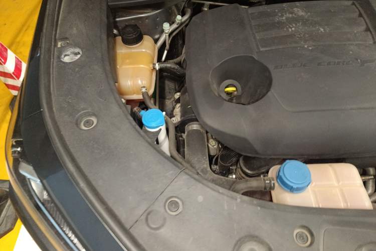 Used CHANGAN UNI-K 2021 2.0T Excellence Edition Engine Bay Right
