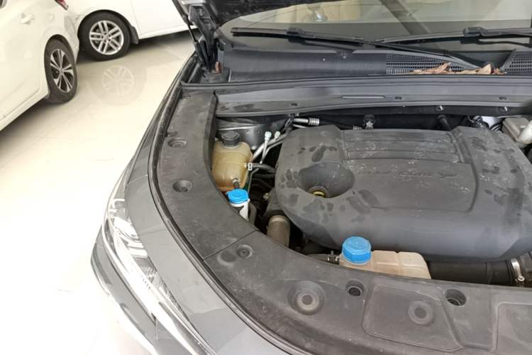 Used CHANGAN UNI-K 2021 2.0T All-Wheel Drive Prestige Version Engine Bay Right