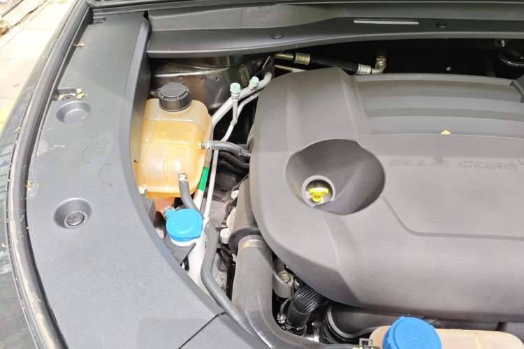 Used CHANGAN UNI-K 2021 2.0T Prestige Edition Engine Bay Right