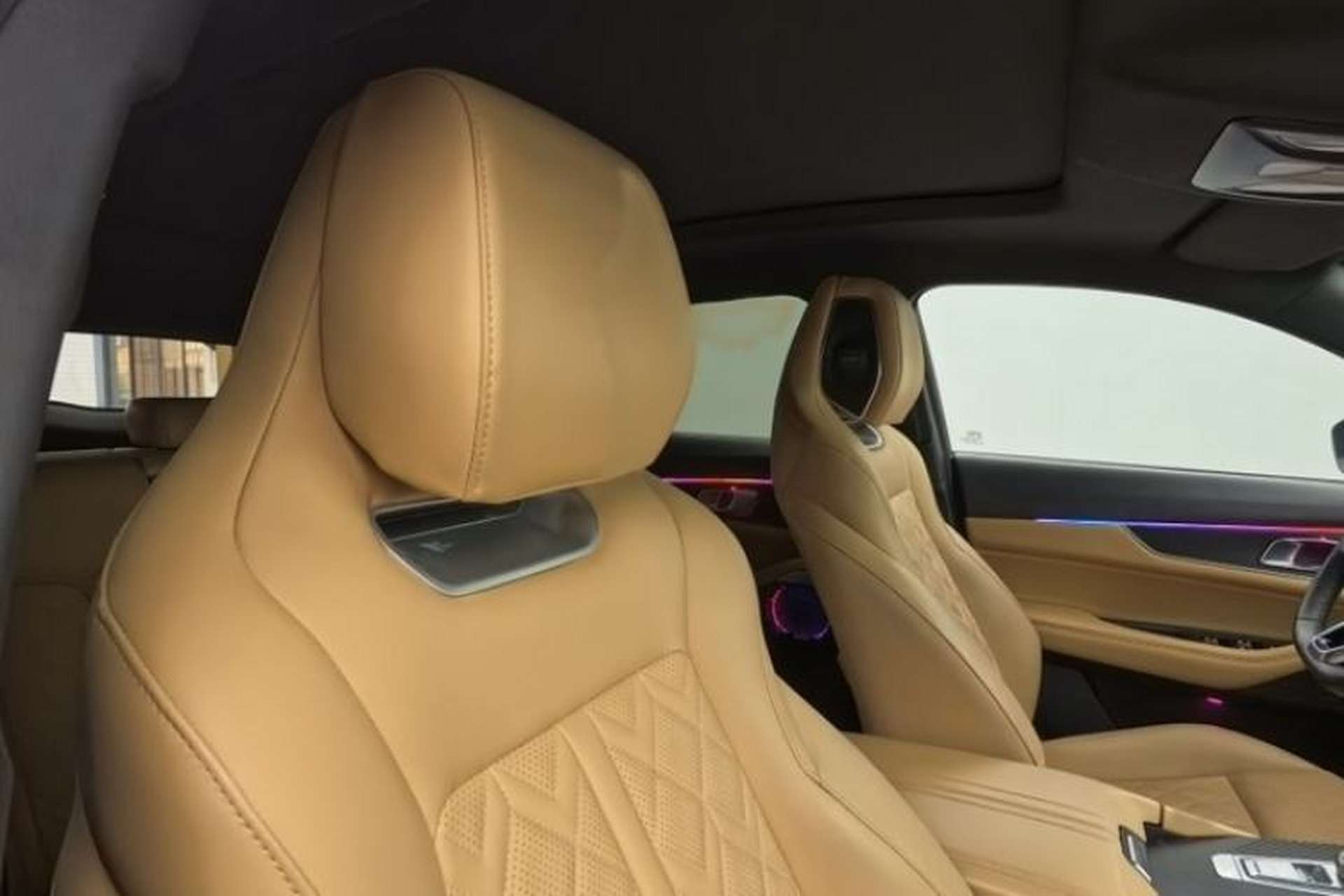 Used CHANGAN UNI-K 2021 2.0T All-Wheel Drive Prestige Version Interior 9