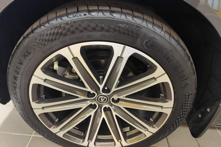 Used CHANGAN UNI-K 2021 2.0T All-Wheel Drive Prestige Version Left Front Wheel Hub