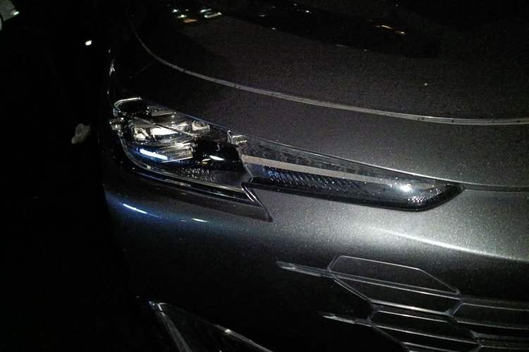 Used CHANGAN UNI-K 2021 2.0T All-Wheel Drive Prestige Version Right Front Headlight