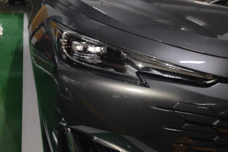 Used CHANGAN UNI-K 2021 2.0T Excellence Edition Right Front Headlight