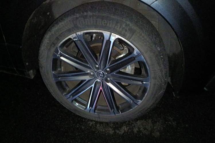 Used CHANGAN UNI-K 2021 2.0T All-Wheel Drive Prestige Version Right Front Wheel Hub