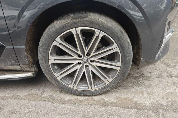 Used CHANGAN UNI-K 2021 2.0T All-Wheel Drive Prestige Version Right Front Wheel Hub