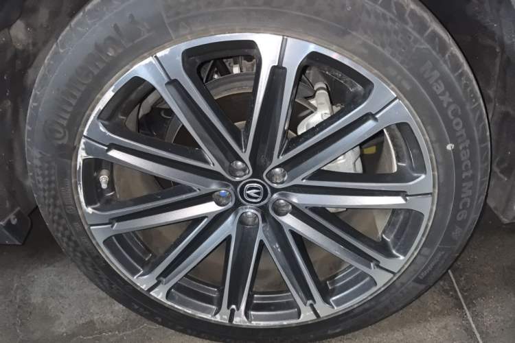 Used CHANGAN UNI-K 2021 2.0T All-Wheel Drive Prestige Version Right Front Wheel Hub