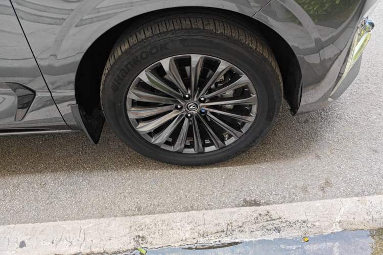 Used CHANGAN UNI-K 2021 2.0T Excellence Edition Right Front Wheel Hub