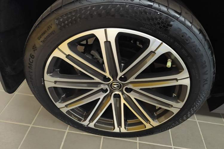 Used CHANGAN UNI-K 2021 2.0T All-Wheel Drive Prestige Version Right Rear Wheel Hub