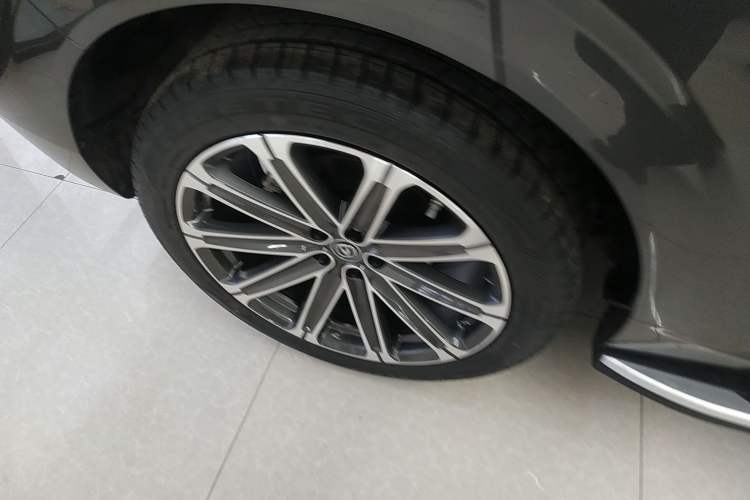 Used CHANGAN UNI-K 2021 2.0T Prestige Edition Right Rear Wheel Hub