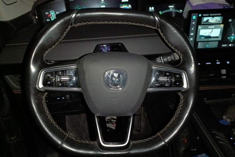 Used CHANGAN UNI-K 2021 2.0T All-Wheel Drive Prestige Version Steering Wheel