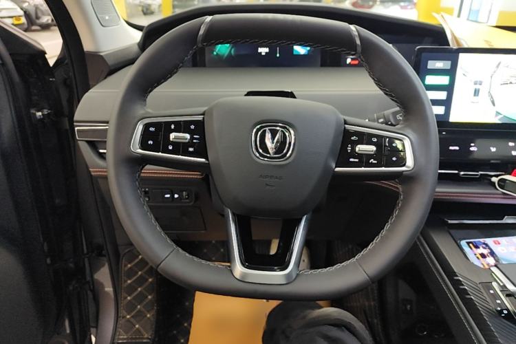 Used CHANGAN UNI-K 2021 2.0T All-Wheel Drive Prestige Version Steering Wheel