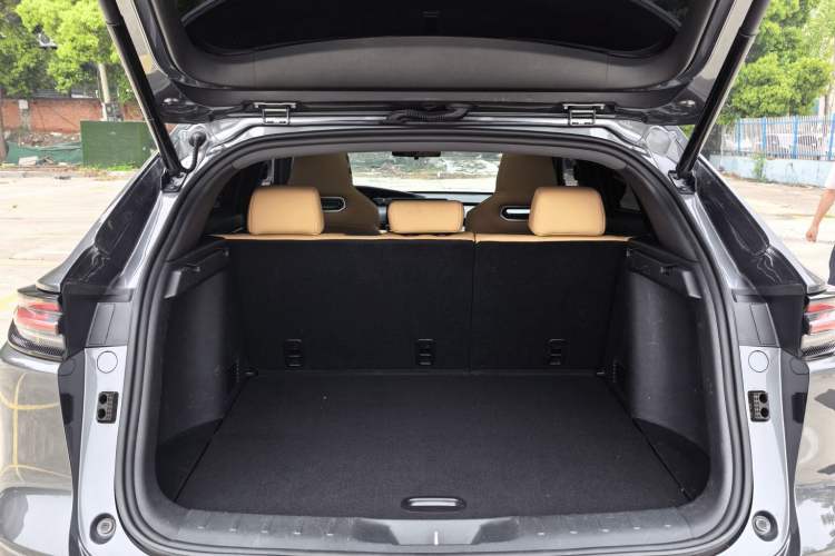 Used CHANGAN UNI-K 2021 2.0T All-Wheel Drive Prestige Version Trunk