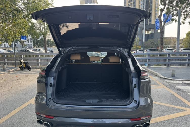 Used CHANGAN UNI-K 2021 2.0T Prestige Edition Trunk