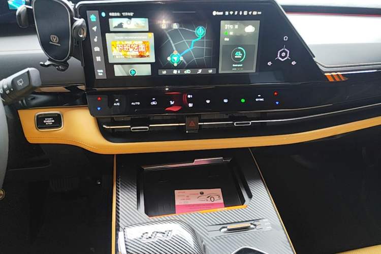 Used CHANGAN UNI-K 2021 2.0T All-Wheel Drive Prestige Version Audio And AC Panel