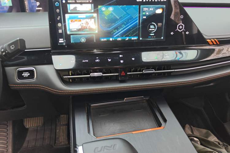 Used CHANGAN UNI-K 2021 2.0T Prestige Edition Audio And AC Panel
