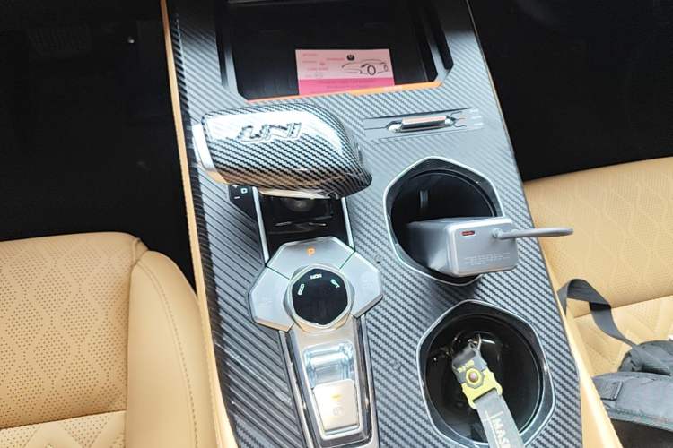 Used CHANGAN UNI-K 2021 2.0T All-Wheel Drive Prestige Version Gear Lever
