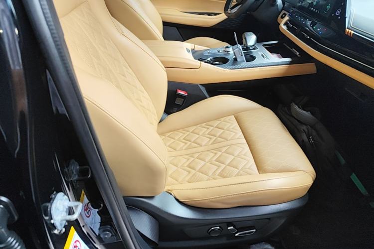 Used CHANGAN UNI-K 2021 2.0T All-Wheel Drive Prestige Version Right Front Seat