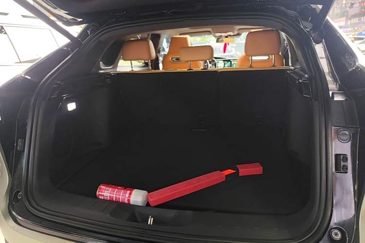 Used CHANGAN UNI-K 2021 2.0T All-Wheel Drive Prestige Version Trunk
