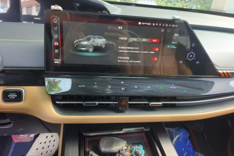 Used CHANGAN UNI-K 2021 2.0T All-Wheel Drive Prestige Version Audio And AC Panel