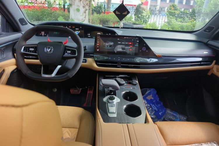 Used CHANGAN UNI-K 2021 2.0T All-Wheel Drive Prestige Version Center Console