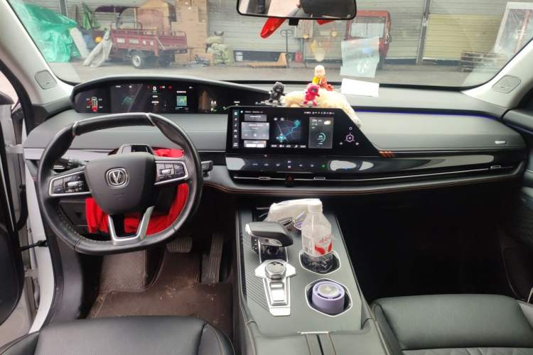 Used CHANGAN UNI-K 2021 2.0T All-Wheel Drive Prestige Version Center Console