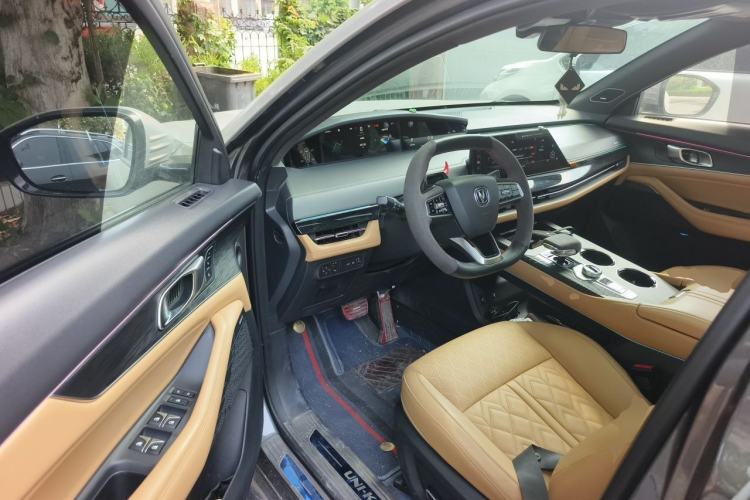 Used CHANGAN UNI-K 2021 2.0T All-Wheel Drive Prestige Version Driver Seat