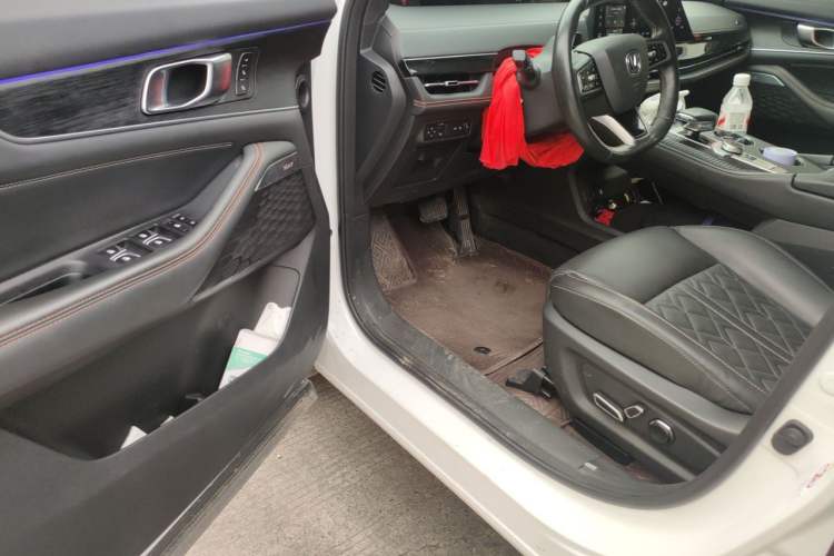 Used CHANGAN UNI-K 2021 2.0T All-Wheel Drive Prestige Version Driver Seat