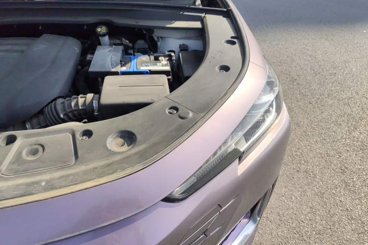 Used CHANGAN UNI-K 2021 2.0T All-Wheel Drive Prestige Version Engine Bay Left