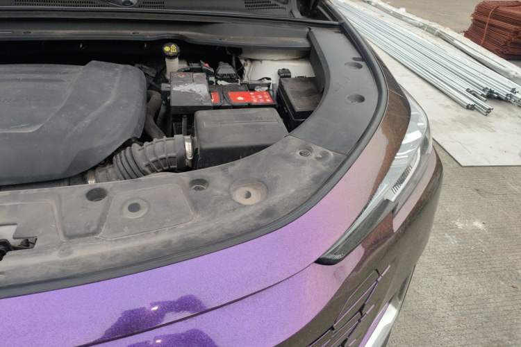 Used CHANGAN UNI-K 2021 2.0T All-Wheel Drive Prestige Version Engine Bay Left