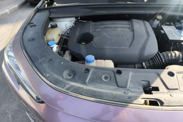 Used CHANGAN UNI-K 2021 2.0T All-Wheel Drive Prestige Version Engine Bay Right